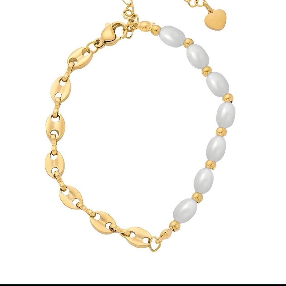 Elegant Gold and White Bracelet
